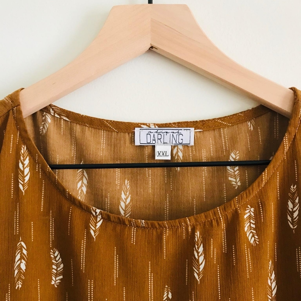 A Dip of Darling Flowy Feather Blouse - Picture 4 of 4